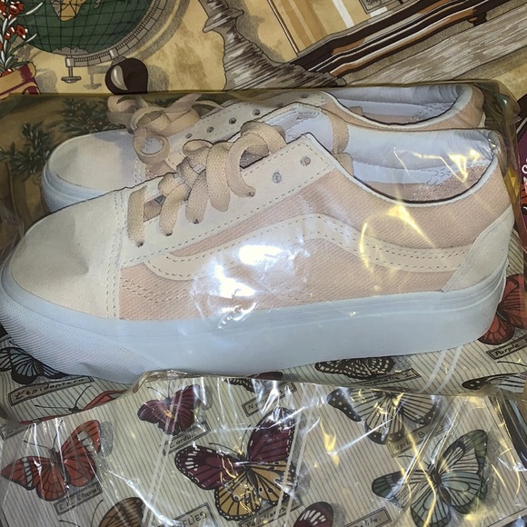 VANS CUSTOM-MADE SHOES. WOMEN'S 5. Men's 3.5. BRAND NEW. HIGHT FLATFORM NWT. - Picture 11 of 11